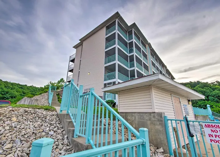 Lake-View Condo Sets Up Shootout Weekend Fun