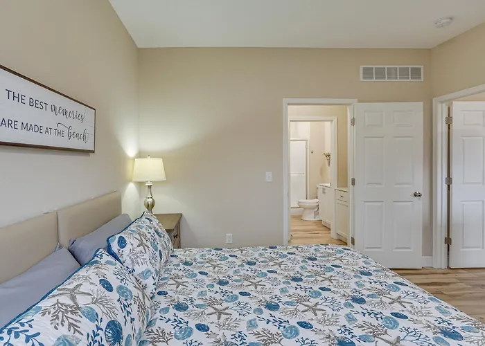 Lake Ozark Apartment W/ Balcony < 1 Mi To Water!