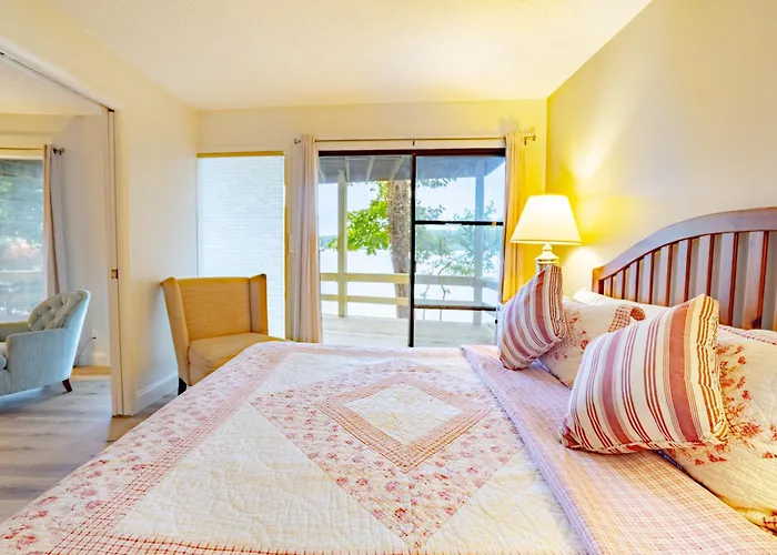 Vacation Home Mallard Water Front Two King Beds