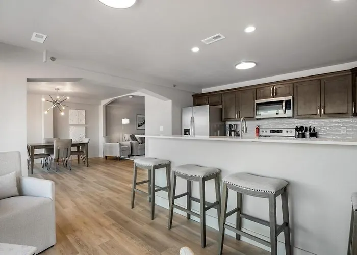 Luxury Apartment On The Strip!